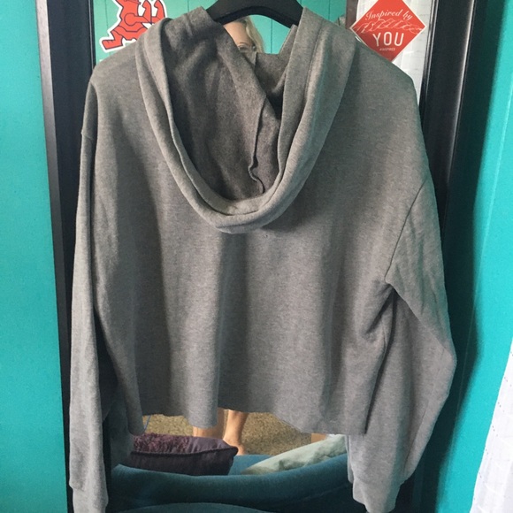 VS Pink cropped hoodie - Picture 2 of 3